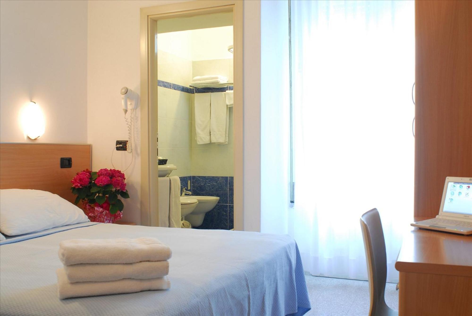 Hotel Veliero リミニ エクステリア 写真
