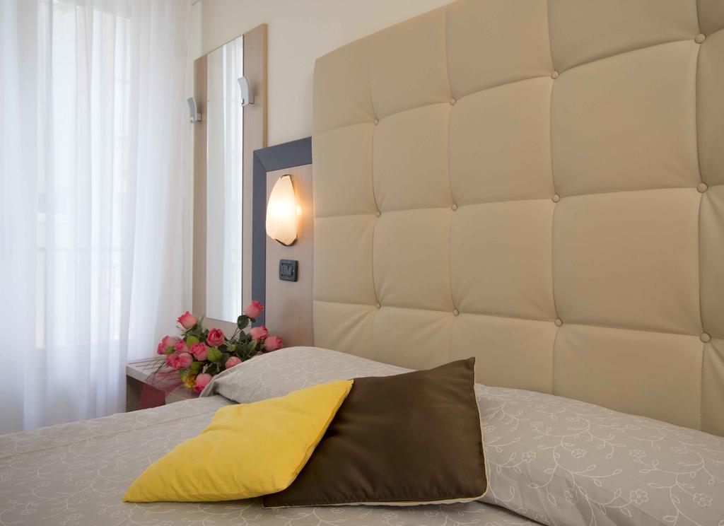 Hotel Veliero リミニ 部屋 写真