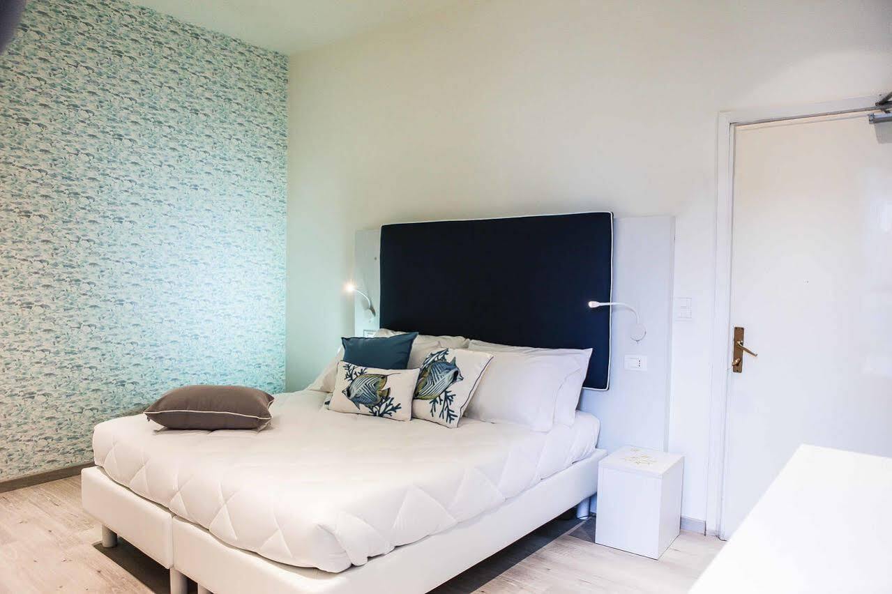 Hotel Veliero リミニ エクステリア 写真