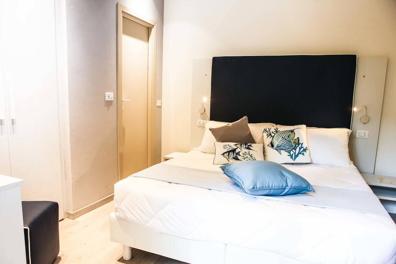 Hotel Veliero リミニ エクステリア 写真