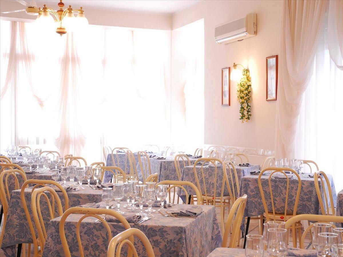 Hotel Veliero リミニ エクステリア 写真