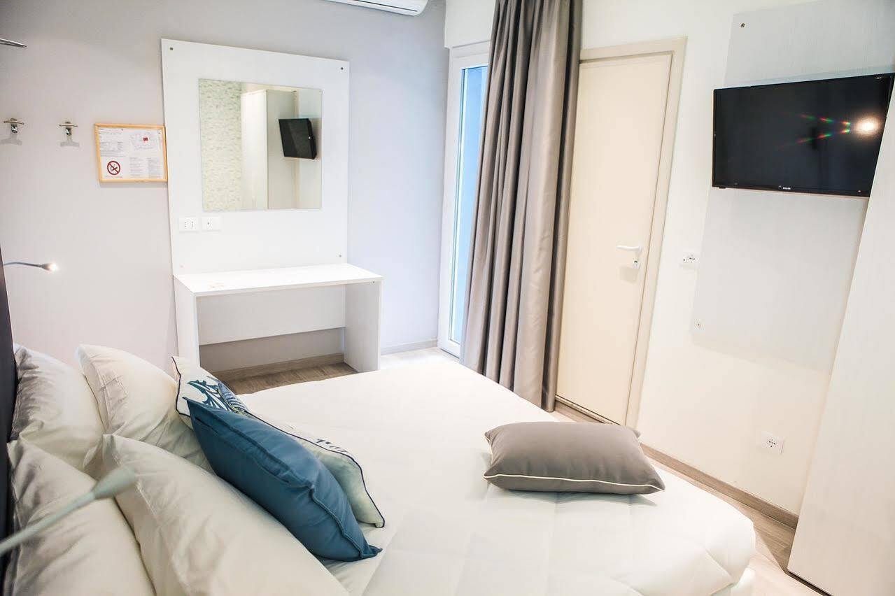 Hotel Veliero リミニ エクステリア 写真