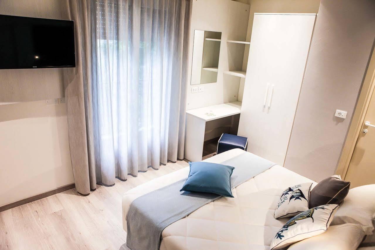 Hotel Veliero リミニ エクステリア 写真